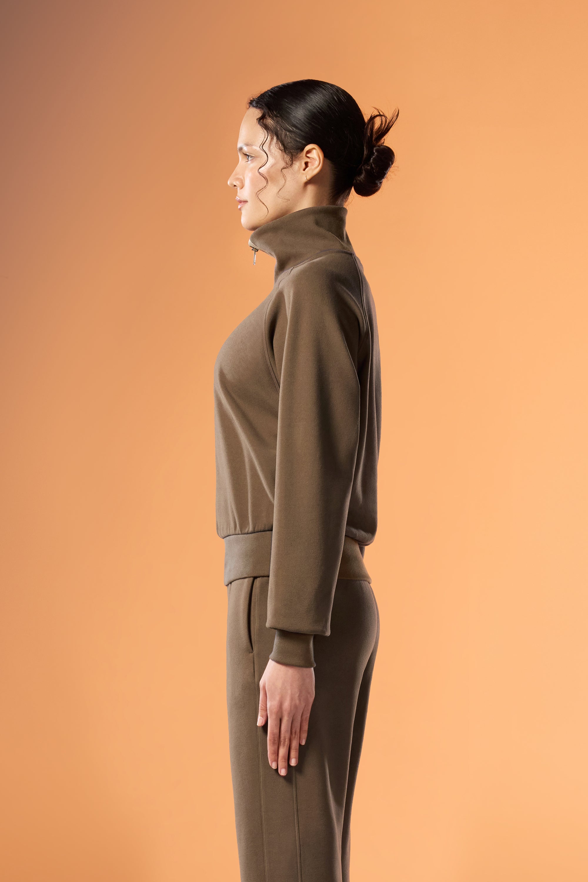 #color_sandalwood brown