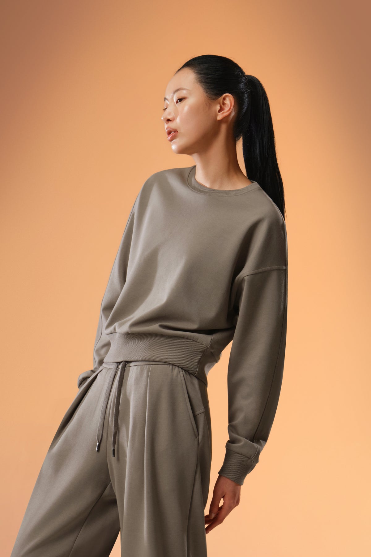 Easy Soft Oversized-Fit Cropped Crew - Fog Brown