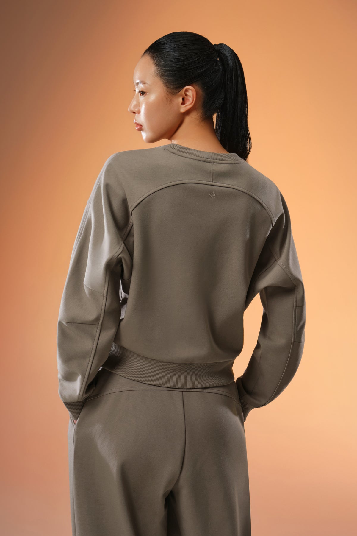 Easy Soft Oversized-Fit Cropped Crew - Fog Brown