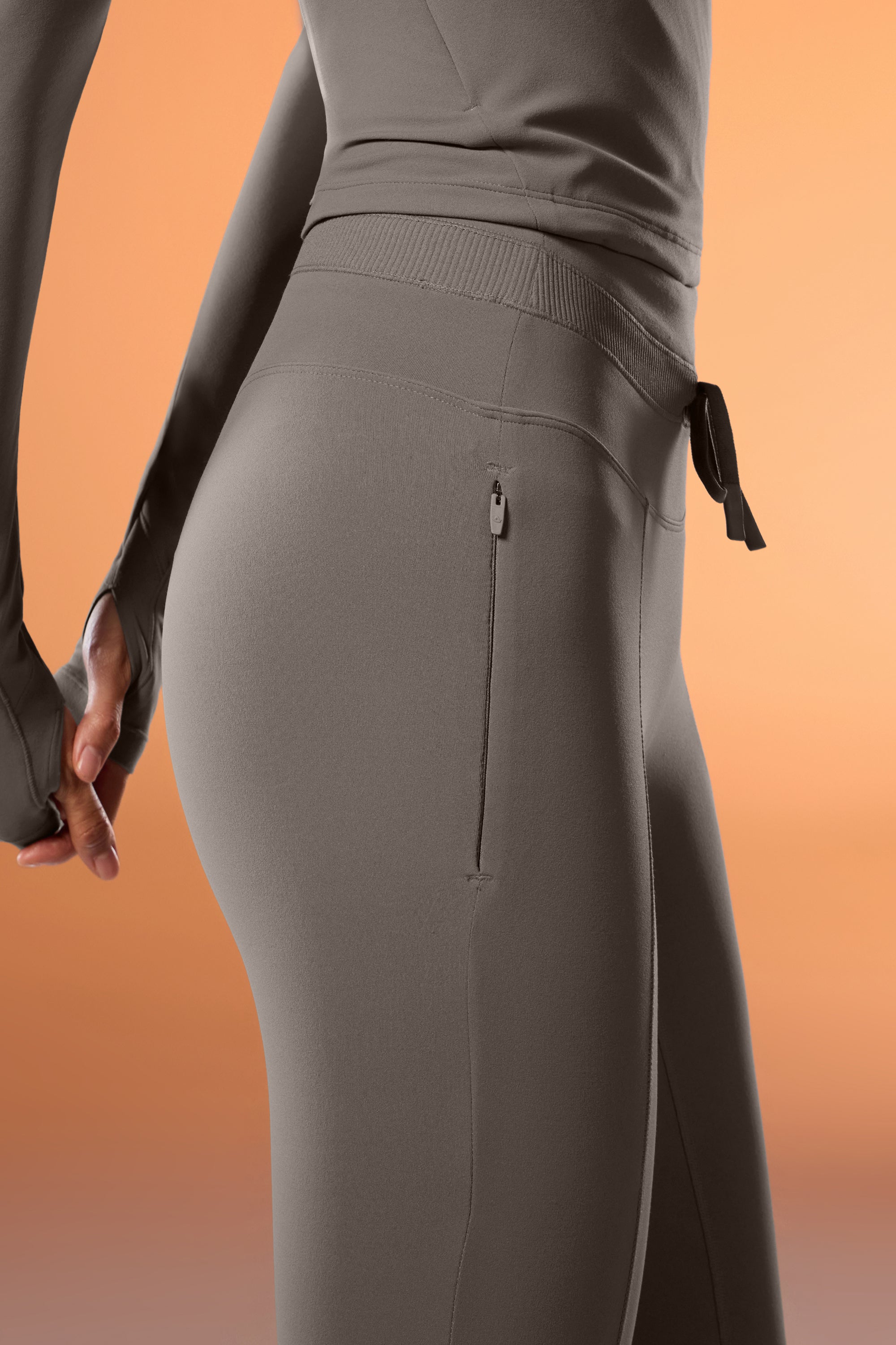 #color_grayish brown